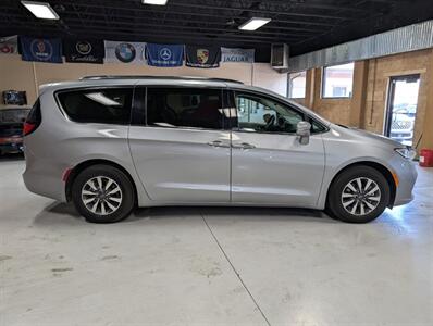 2021 Chrysler Pacifica Hybrid Touring L   - Photo 11 - Bountiful, UT 84010