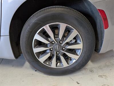 2021 Chrysler Pacifica Hybrid Touring L   - Photo 14 - Bountiful, UT 84010