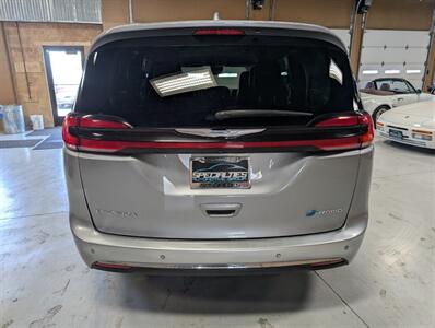 2021 Chrysler Pacifica Hybrid Touring L   - Photo 9 - Bountiful, UT 84010
