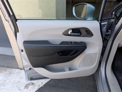 2021 Chrysler Pacifica Hybrid Touring L   - Photo 18 - Bountiful, UT 84010