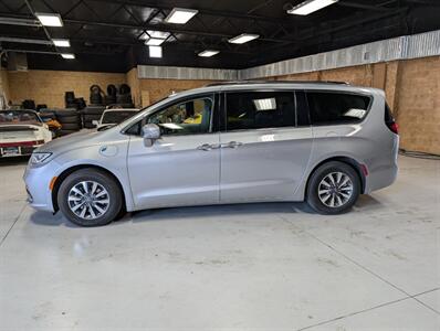 2021 Chrysler Pacifica Hybrid Touring L   - Photo 7 - Bountiful, UT 84010