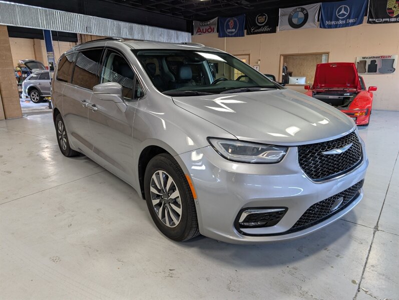 2021 Chrysler Pacifica Hybrid Touring L - Photo 1 - Bountiful, UT 84010