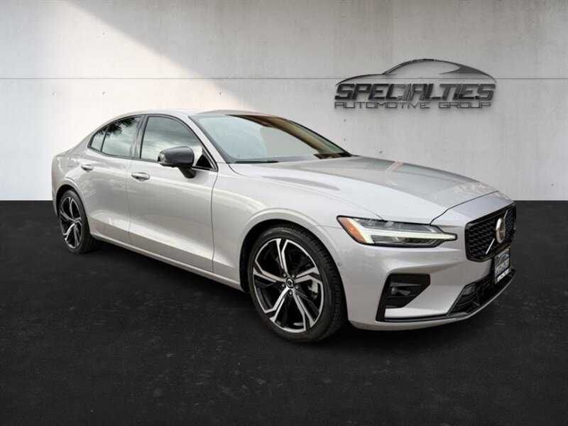 2024 Volvo S60 B5 Plus Dark Theme  