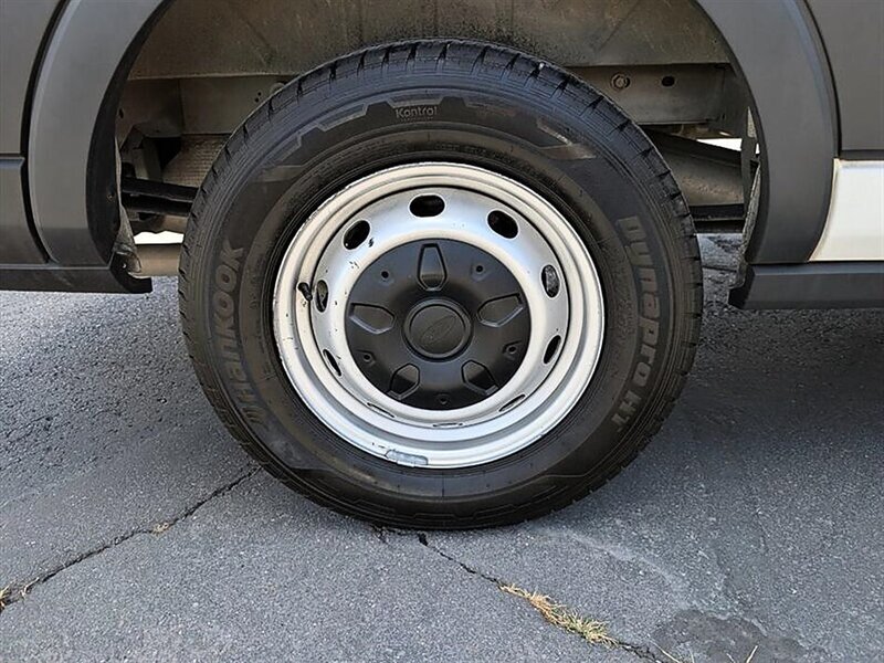 2017 Ford Transit 350 XL 12-Passenger - Photo 13 - Bountiful, UT 84010