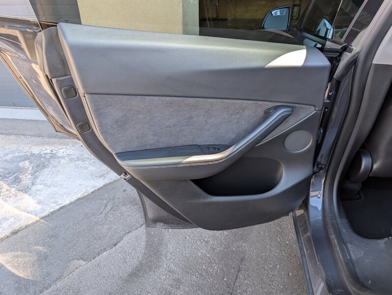 2021 Tesla Model Y Long Range w/ Acceleration Boost - Photo 24 - Bountiful, UT 84010