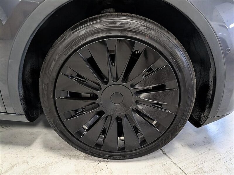 2021 Tesla Model Y Long Range w/ Acceleration Boost - Photo 12 - Bountiful, UT 84010