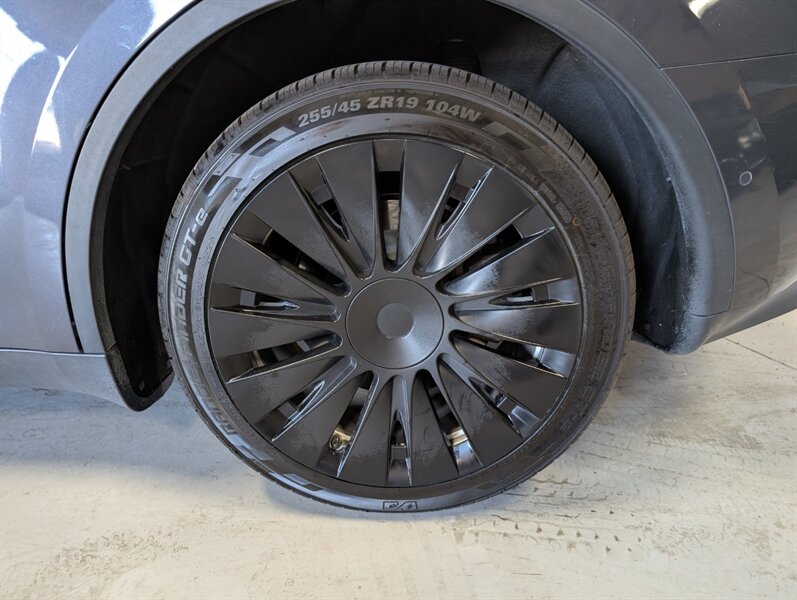 2021 Tesla Model Y Long Range w/ Acceleration Boost - Photo 14 - Bountiful, UT 84010