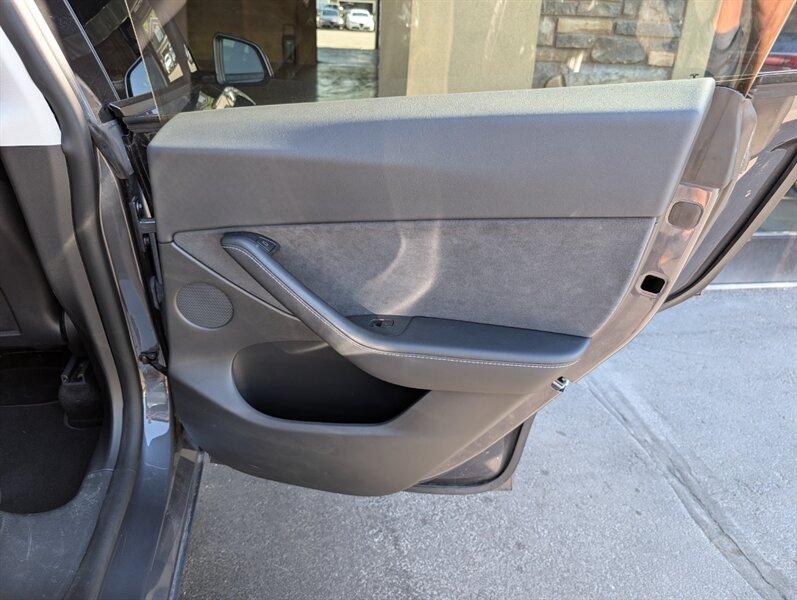 2021 Tesla Model Y Long Range w/ Acceleration Boost - Photo 27 - Bountiful, UT 84010