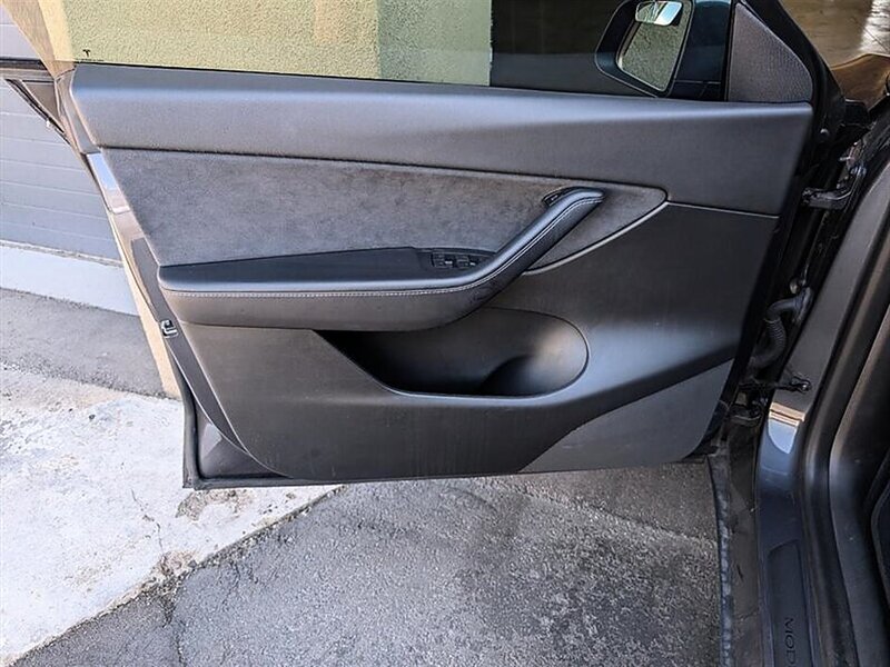 2021 Tesla Model Y Long Range w/ Acceleration Boost - Photo 18 - Bountiful, UT 84010