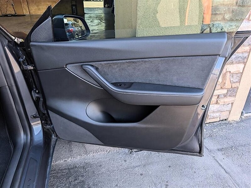 2021 Tesla Model Y Long Range w/ Acceleration Boost - Photo 29 - Bountiful, UT 84010
