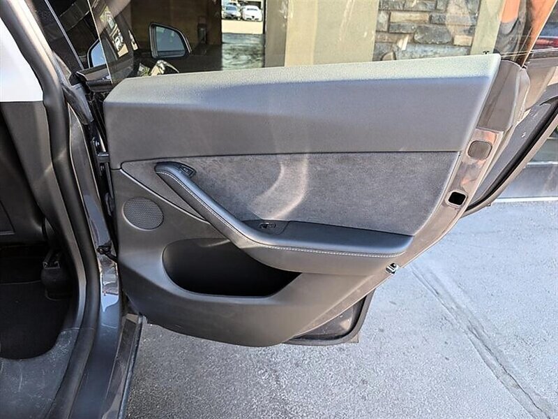 2021 Tesla Model Y Long Range w/ Acceleration Boost - Photo 27 - Bountiful, UT 84010