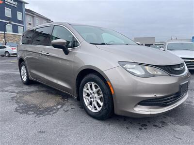 2017 Chrysler Pacifica LX   - Photo 2 - Donna, TX 78537