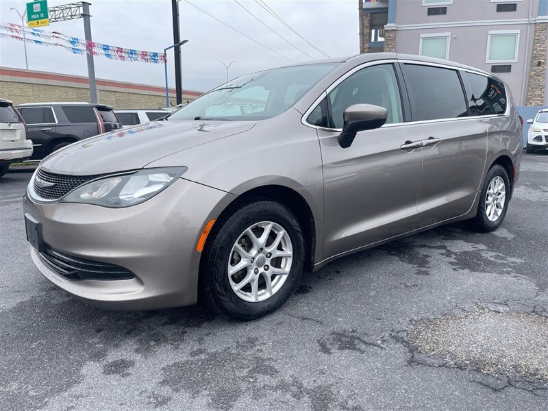 2017 Chrysler Pacifica LX   - Photo 1 - Donna, TX 78537