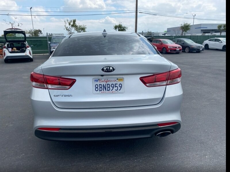 2017 Kia Optima LX photo 4