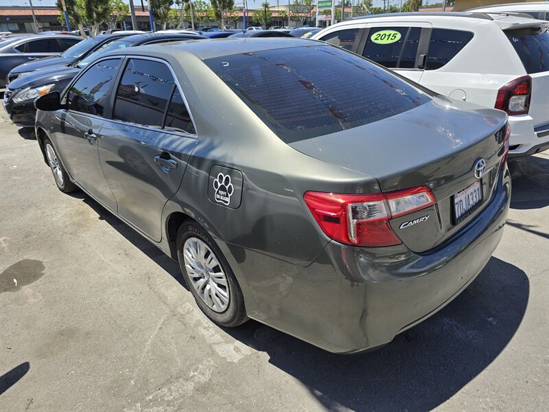 2014 Toyota Camry LE photo 4