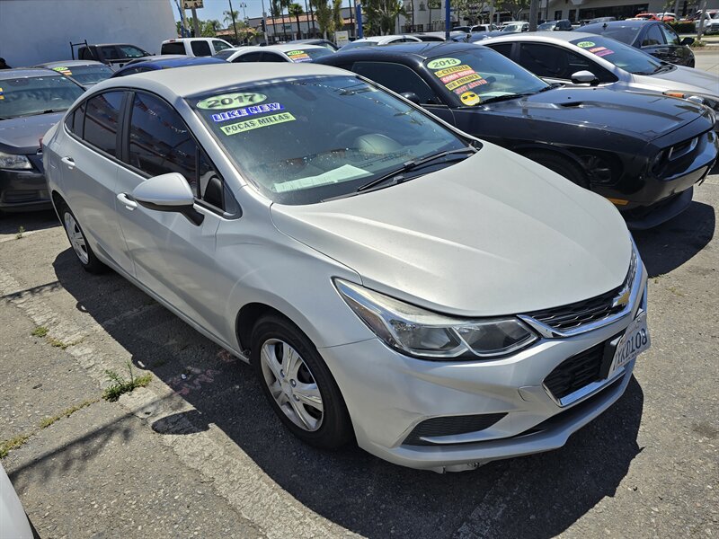 2017 Chevrolet Cruze LS photo 2