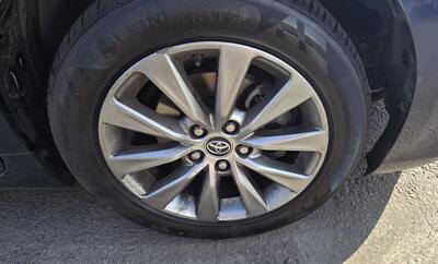 2015 Toyota Camry XLE V6   - Photo 13 - Bell, CA 90201