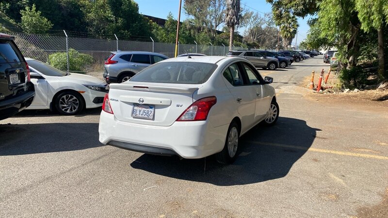 2018 Nissan Versa Sedan SV photo 3