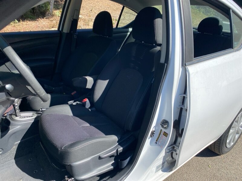 2018 Nissan Versa Sedan SV photo 9