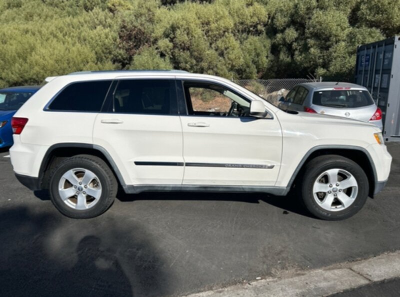 2011 Jeep Grand Cherokee Laredo photo 11