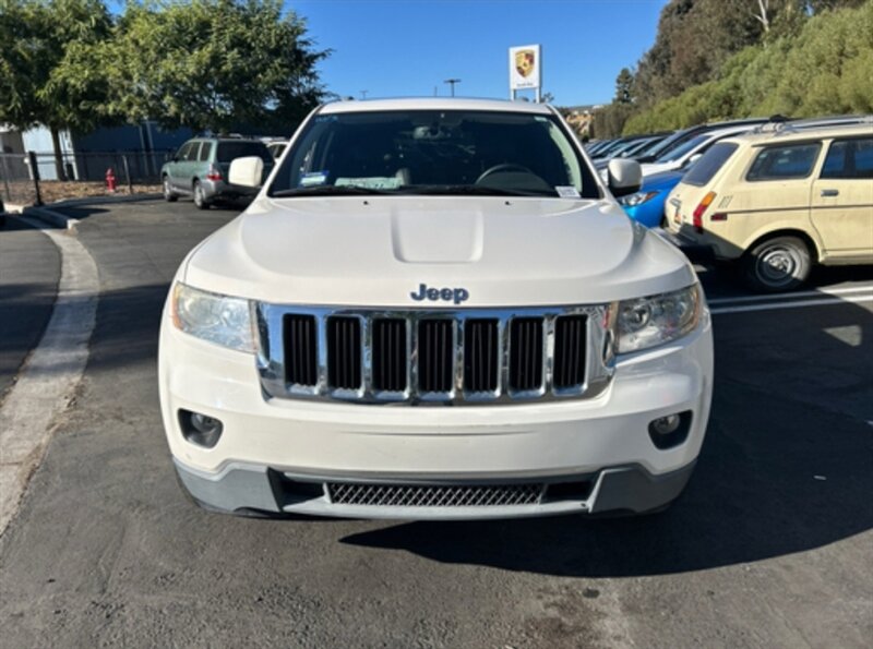 2011 Jeep Grand Cherokee Laredo photo 9