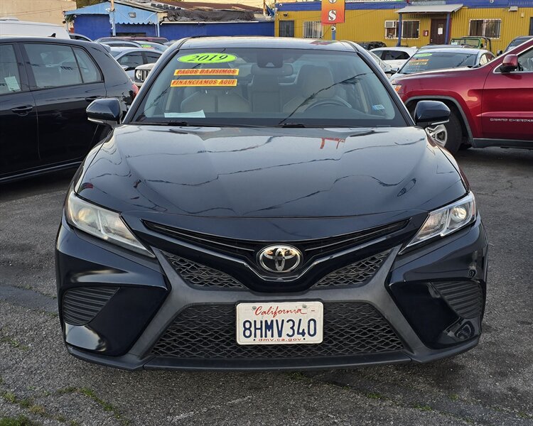2019 Toyota Camry SE   - Photo 1 - Bell, CA 90201