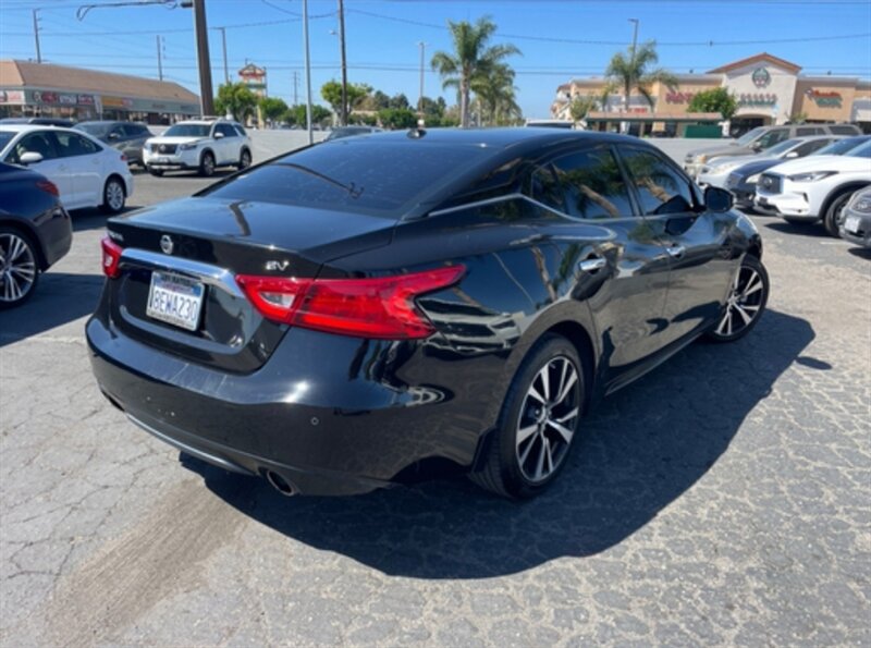 2018 Nissan Maxima SV photo 11