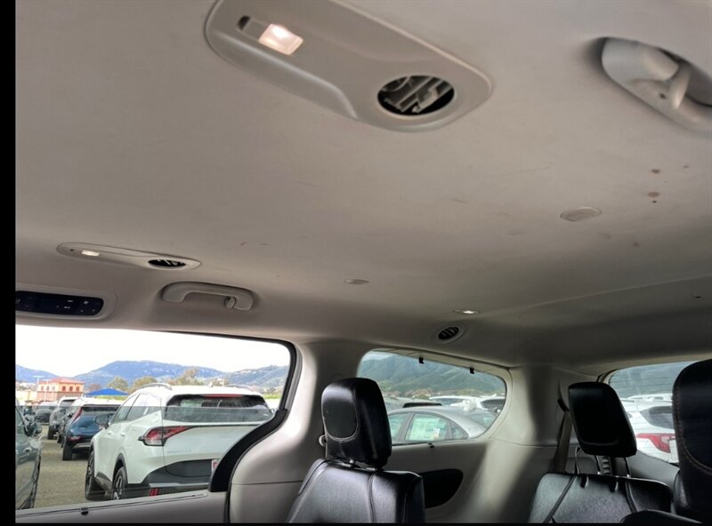 2018 Chrysler Pacifica Touring L photo 8