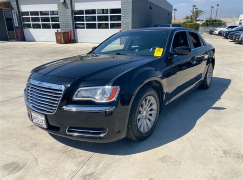 2014 Chrysler 300 null photo 13