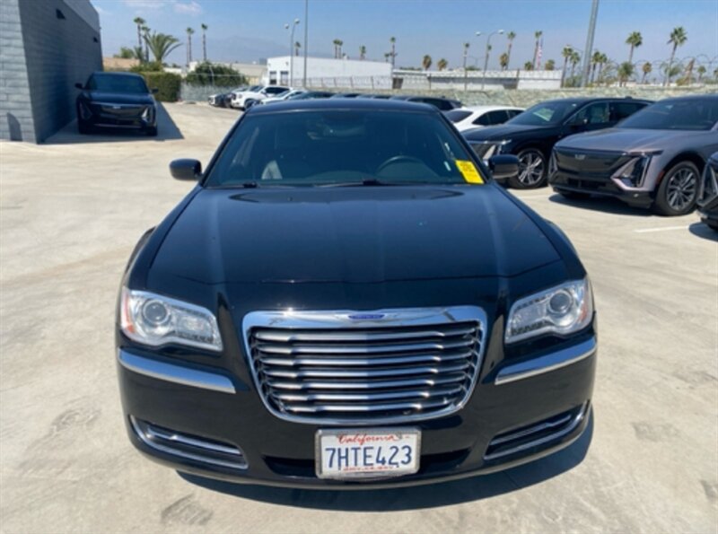 2014 Chrysler 300 null photo 2