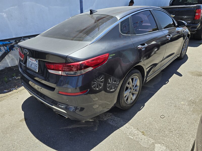 2019 Kia Optima LX photo 3