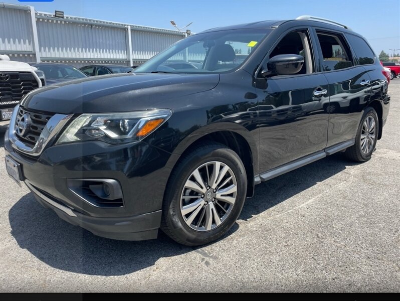 2018 Nissan Pathfinder S photo 3