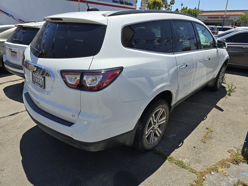 2017 Chevrolet Traverse 1LT photo 3