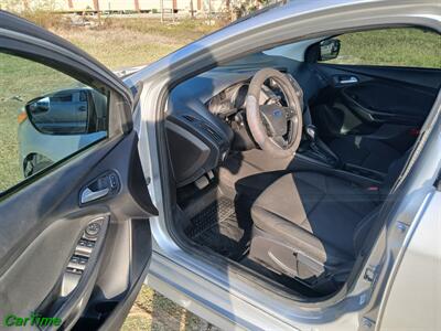 2015 Ford Focus SE - Photo 6 - Rosenberg, TX 77471