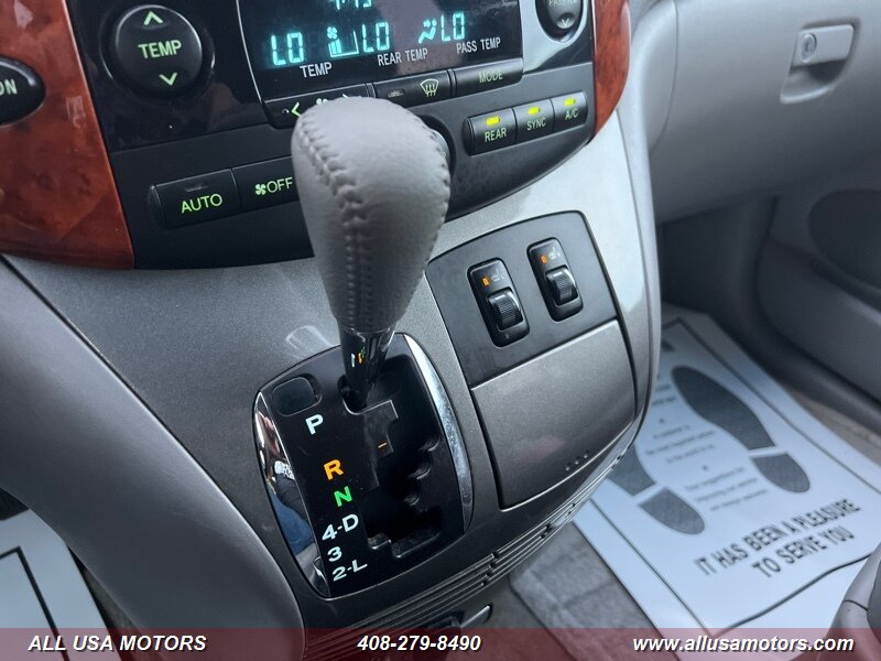 2006 Toyota Sienna XLE photo 35