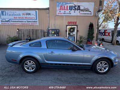 2005 Ford Mustang V6 Premium Coupe
