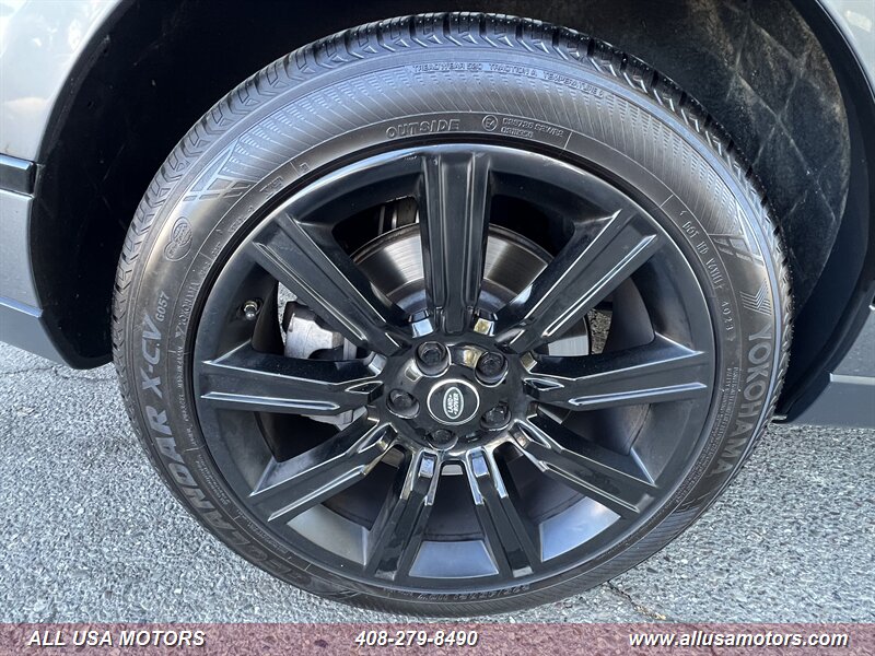 2017 Land Rover Range Rover HSE photo 12