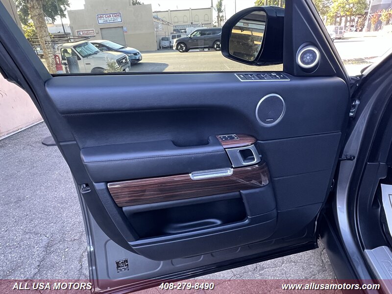 2017 Land Rover Range Rover HSE photo 16