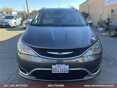 2017 Chrysler Pacifica Limited   - Photo 4 - San Jose, CA 95116