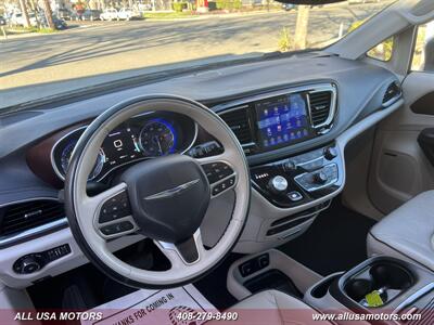 2017 Chrysler Pacifica Limited   - Photo 14 - San Jose, CA 95116
