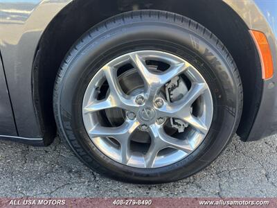 2017 Chrysler Pacifica Limited   - Photo 10 - San Jose, CA 95116