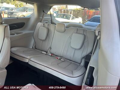 2017 Chrysler Pacifica Limited   - Photo 24 - San Jose, CA 95116