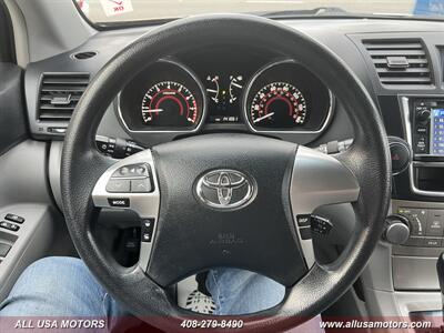 2013 Toyota Highlander Plus   - Photo 17 - San Jose, CA 95116