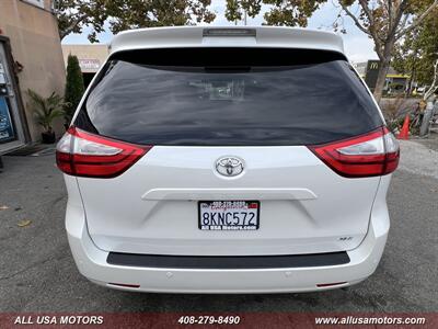 2016 Toyota Sienna XLE 8-Passenger   - Photo 8 - San Jose, CA 95116