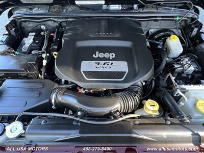 2012 Jeep Wrangler Unlimited Rubicon   - Photo 14 - San Jose, CA 95116
