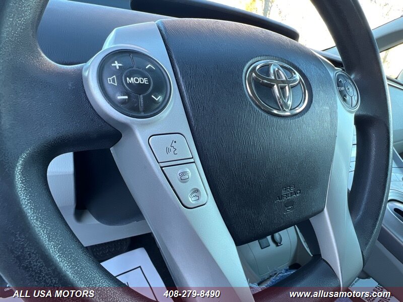 2012 Toyota Prius Three photo 14