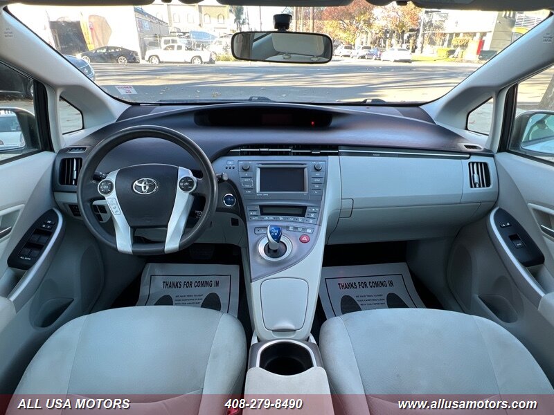 2012 Toyota Prius Three photo 23