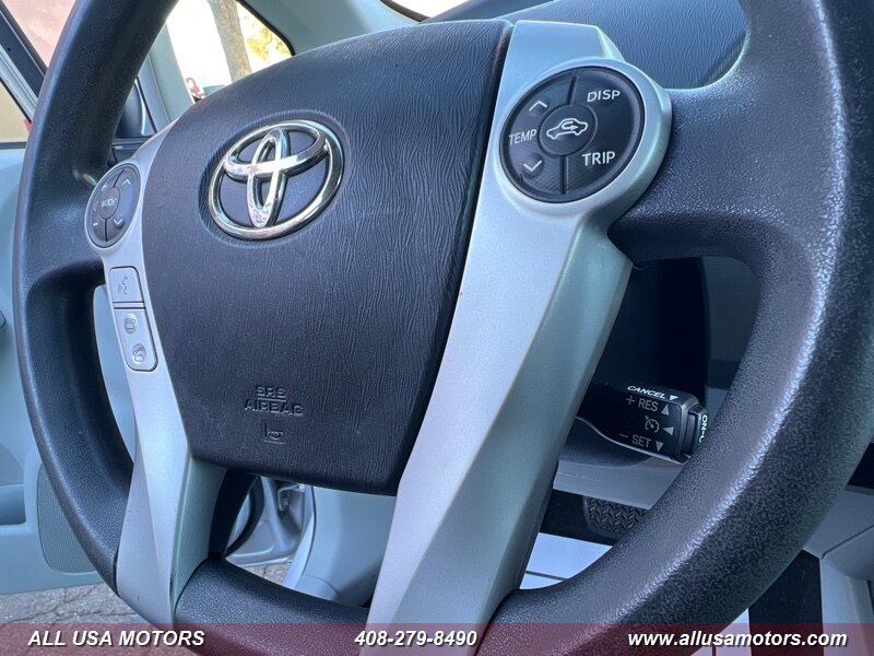 2012 Toyota Prius Three photo 15