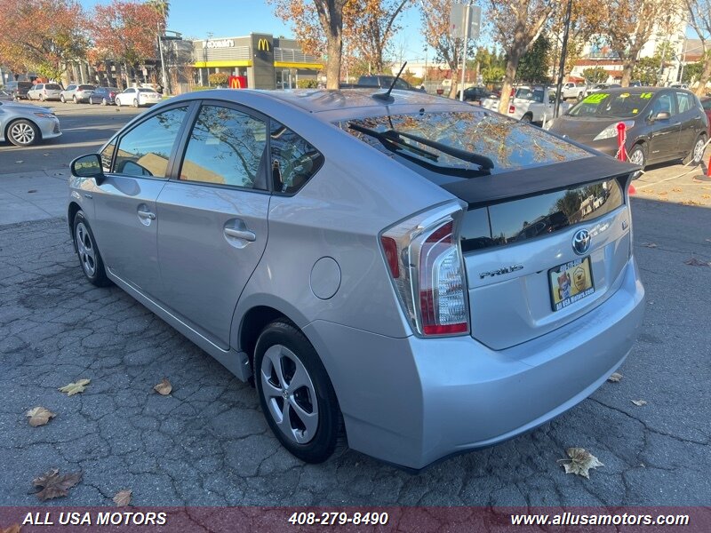 2012 Toyota Prius Three photo 5