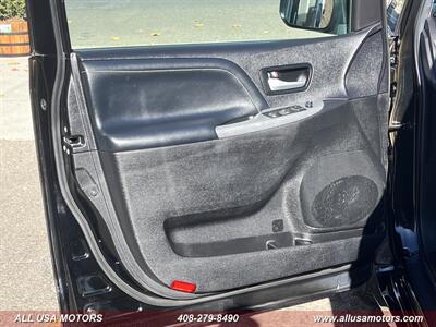 2017 Toyota Sienna SE Premium 8-Passenger   - Photo 18 - San Jose, CA 95116
